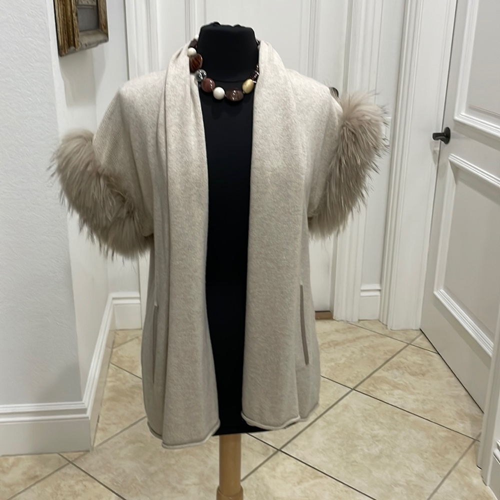 Beige, short sleeve sweater with fur sleeve